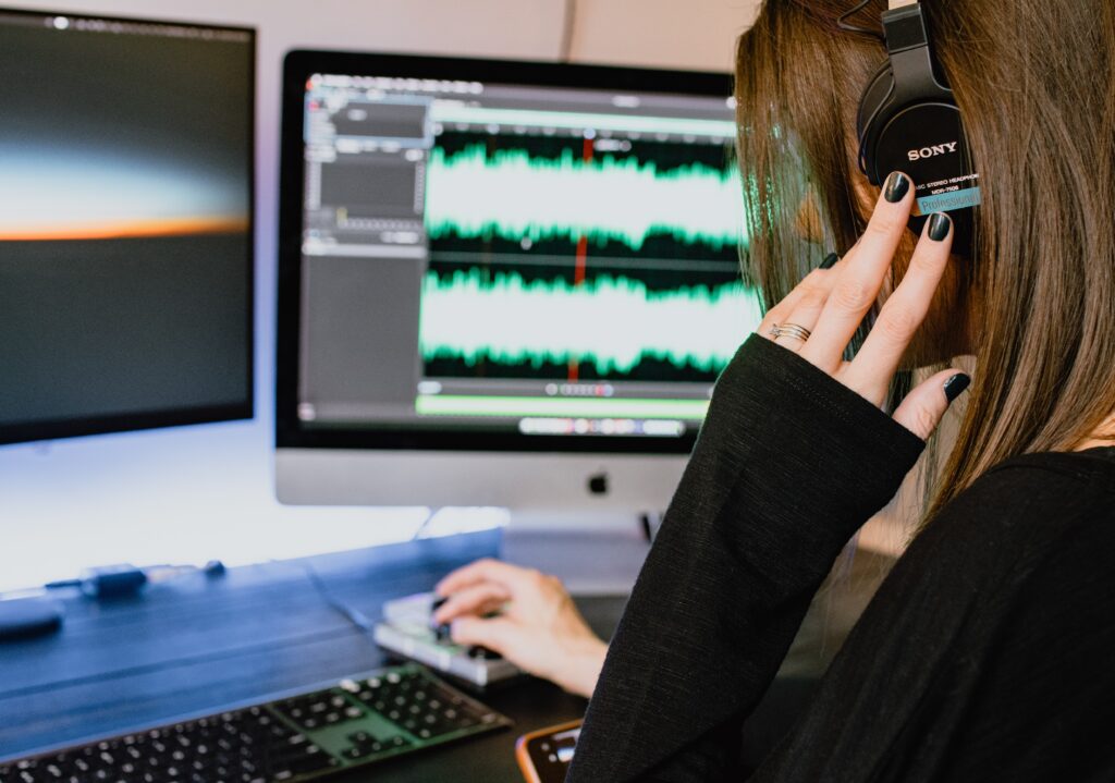 How Do Soundbars And Smart Speakers Contribute To Home Theater Audio? How Do Soundbars And Smart Speakers Contribute To Home Theater Audio?